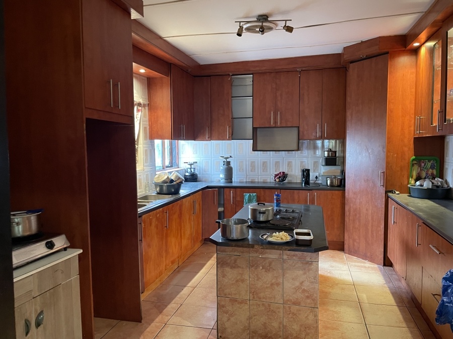 6 Bedroom Property for Sale in Belmont Park Western Cape